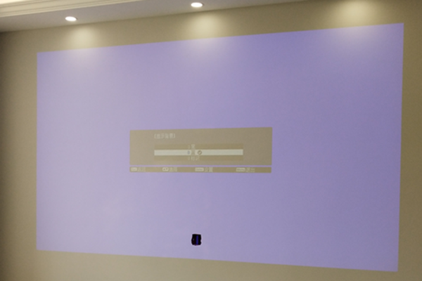 激光电视墙面可以刷幕布漆吗